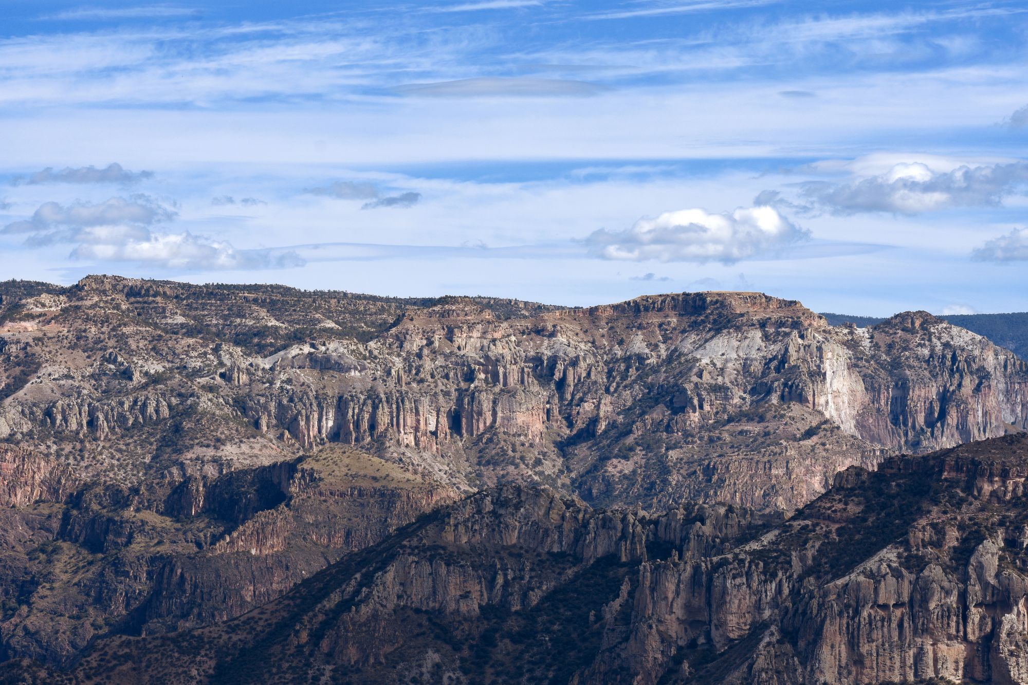 Las paredes del cañón desde lo alto